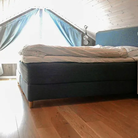 4 Bedroom Cozy In Holiday home *