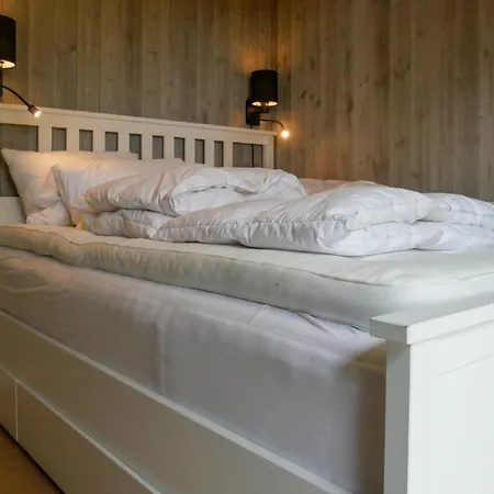 4 Bedroom Cozy In * Færvik