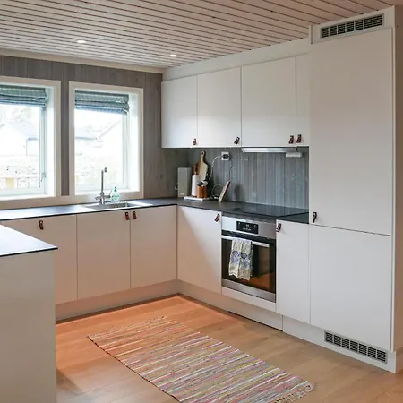 펜션 4 Bedroom Cozy In