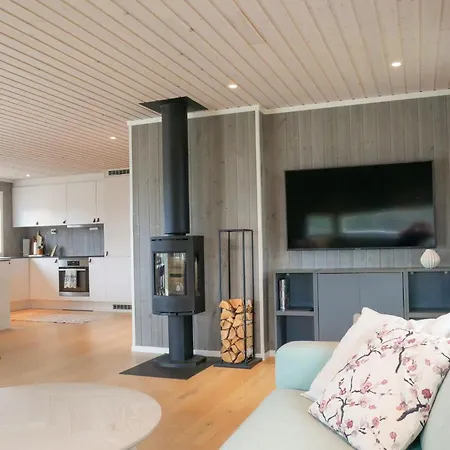 펜션 4 Bedroom Cozy In *