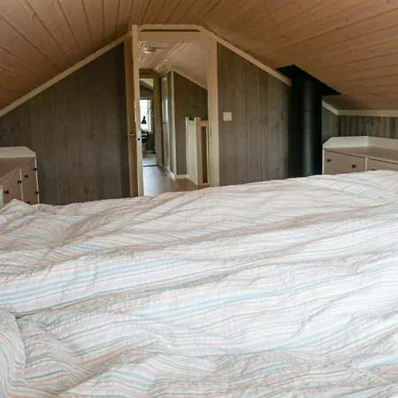 4 Bedroom Cozy In * Færvik